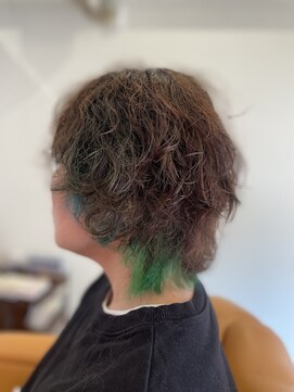 スノウ(snow) みどりなウルフな白髪ぼかし