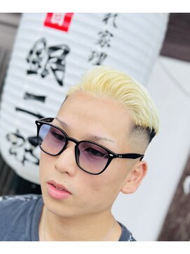 ピシャッとニ代目銀二郎 金髪スキンフェードカット