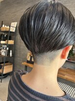 ウキ(uki“)&nbsp;刈り上げショート