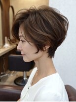 レリーノーブル 西宮北口(RelyNoble)&nbsp;白髪ぼかし×耳かけショートで明るく軽やかな印象に[西宮北口]