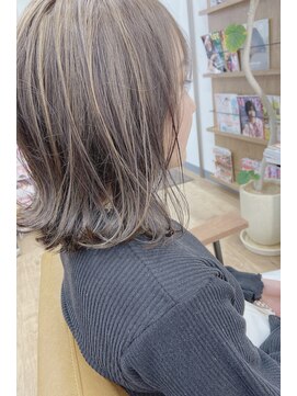 ミューズアヴェダ(MUSE AVEDA) ベージュ　ハイライト