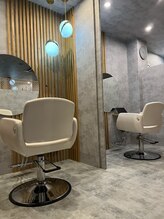 カフェの様な落ち着きある和モダン、半個室のVIP空間