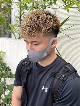 フラム ヘアデザイナーズ(FuLAM Hair designers*) ブロンドカーリーパーマ