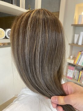 フォリア(Foria) 白髪ぼかしハイライト