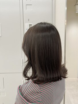 ナビバイケンジ(NaVI by KENJE) 黄みを抑えた大人ベージュ