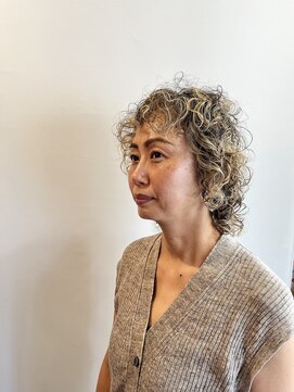 ピュアソウル(Pure Soul) 白髪ぼかしハイライト×くせ毛パーマ×マッシュウルフ