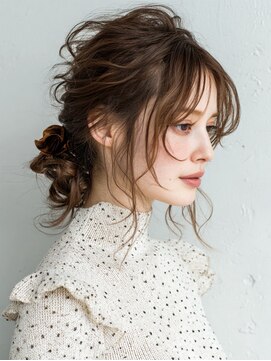 ルーズな後れ毛が可愛い☆波ウェーブのお呼ばれアレンジ