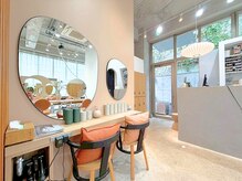 ガーデン ジングウマエ(GARDEN jingumae)の雰囲気(気軽に通えるアットホームさ、プラス上質な空間の店内。青山)