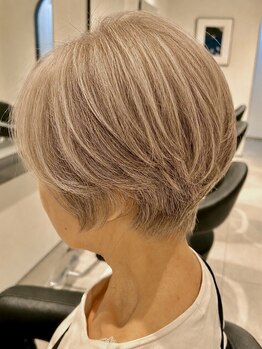 カットハウス ルーシーズ(CUT HOUSE RUCY'S)の写真/ストレスになる白髪をステキに！白髪ぼかしで理想の自然な髪色を叶えます♪