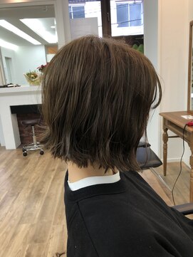 アメリ(Ameri) -Ameri-切りっぱなしボブ　×   オリーブ