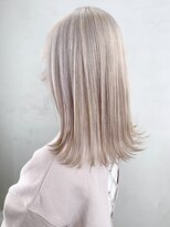 ホワイトブロンド_ハッシュカットフルバング_ba308144