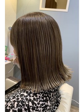 マイン ヘアアンドリラックス(mine) グレージュ◆つやボブ