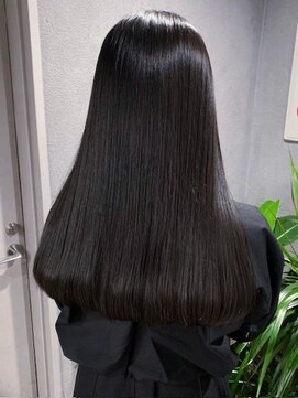 アイユー(ii+U) 艶髪　レイヤーロング　アッシュブラック