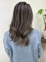 サラ(SARA)&nbsp;大人バレイヤージュ。