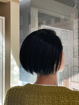 アパートメントオブソロン 錦糸町(The Apartment of Solon) ブルーブラック×2ブロック×ショートボブ