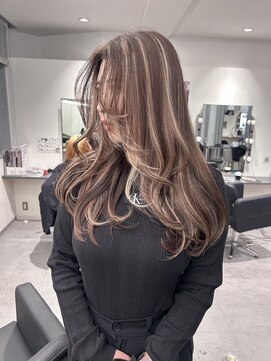 キング 心斎橋店(K!ng) ハイライトカラーミルクティーベージュレイヤーカット