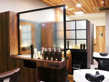 カーロヘアデザイン(Caro hair design)の写真/お客さん同士が気にならない半個室×少人数の空間…♪髪のお悩みやスタイリング方法など気軽に相談*
