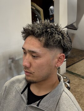 ザデイ カットアンドカルチャーショップ(THE DAY CUT&CULTURE SHOP) ハイライトツイストショート【スキンフェード】