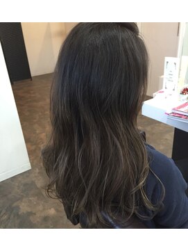 アリア トータルビューティー(Aria total beauty) グレージュグラデーション