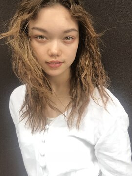 ヒート バイ アンカットラウンジ 渋谷(HEAT by UNCUT&LOUNGE) 2020トレンド入り wavyスタイル【HEAT by UNCUT&LOUNGE 渋谷】