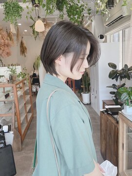 タオ(tao) 大人可愛い20代30代40代黒髪前下がりショートボブ丸みショート◎