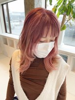 ラウレア(LAULEA)&nbsp;レイヤーカットとピンクカラー