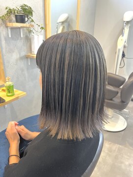 ベンチ(bench) 切りっぱなしセミロング