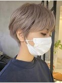 大人ショートボブヘアミルクティーベージュカラーグレイカラー