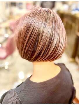 サーティエイト(38) 首細くピンクシルバー白髪ぼかしショートボブ/髪質改善/元町/