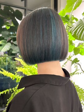 ラーサ(LaHzA) 大人ショートボブ前下がりひし形ボブ/ビビビ祭