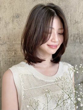 ハーフアンドハーフ(HALF and HALF) ミディアムレイヤー/顔周りカット