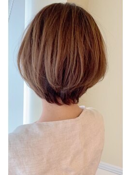 レウナ 外苑前(Reuna) 30代40代人気 大人可愛いショートボブ 頭の形を綺麗に見せる