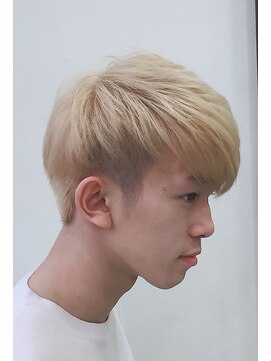 アヴソリューク(Absoluk) ツーブロック×ゴールドアッシュベージュ