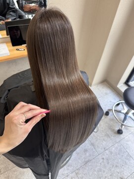 シカ 神戸三宮元町店(Cica) 髪質改善トリートメント 艶 ブラウン ロング 三宮