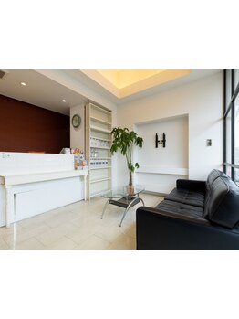 大人女性に向けたこだわりのサロンでマンツーマン施術のため、お客様の髪のお悩みに100%向き合います！