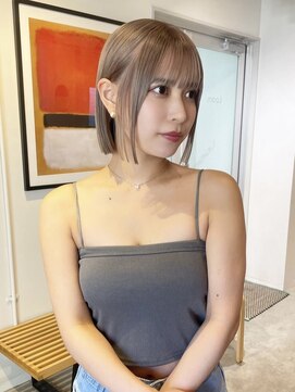 ルーム(Loom.) ハイトーンボブ 切りっぱなしボブ ぱっつん前髪 ブロンドボブ