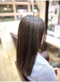 段差なしで重みと長さを活かしたロングボブスタイル