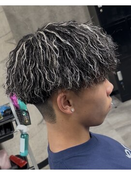 イーラ アメ村店(era) 縦落ちツイスパ　ツイストスパイラル眉カットメンズパーマ