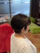 シャンプーボーイ 佐賀(SHAMPOO BOY)&nbsp;シルエットが美しい白髪ぼかしショートヘア