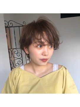 エトランジェ(Etrange) 無造作パーマ大人可愛い小顔ひし形ショートボブ 抜け感ベージュ