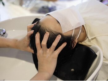 ミハス(Mijas)の写真/お客様に好評をいただいているヘッドスパ☆頭皮の汚れをスッキリ解消♪日頃の疲れを癒す極上のひとときを…