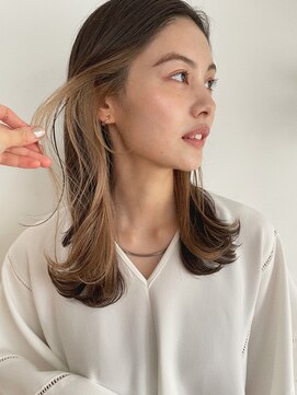 バイオレット ナゴヤ(Violet Nagoya) 外ハネくびれヘア×インナーカラー