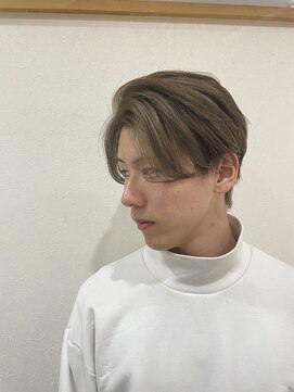 モノ アンド イニ(Mono & inni) 女性人気のセンターパート