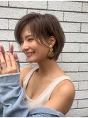 小顔似合わせショートボブ大人黒髪ネビージュイヤリングカラー