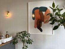 アーチ(arcH.)の雰囲気（落ち着いたインテリアと沢山の植物）