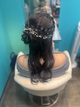 リエラ 新宿(RIERA) サイドお団子　編み込みハーフアップ