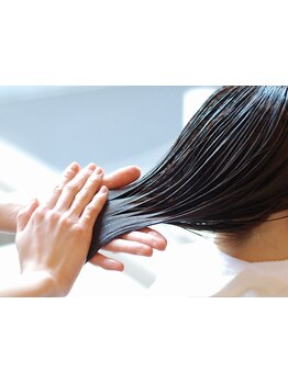 【こだわりの薬剤◎】ペタんこになりすぎない！ダメージを最小限に抑えた柔らかく自然なストレート♪