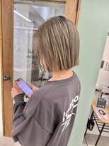 ヒビヲ(HIBIO)&nbsp;ショートボブ切りっぱなしボブタッセルボブベージュカラー横浜