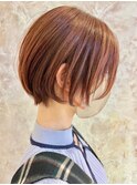 ハイトーンピンク　束感ショート　丸みショートボブヘア