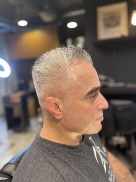 フランクスバーバー アンド ビアークラブ(FRANK'S BARBER and BEER CLUB) スキンフェード